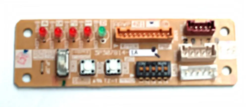 Daikin Platine mit mehreren LEDs, Tastern und Anschlussbuchsen. Sie dient als Servicemonitor für spezifische Kälte- oder Klimaanlagenmodelle.